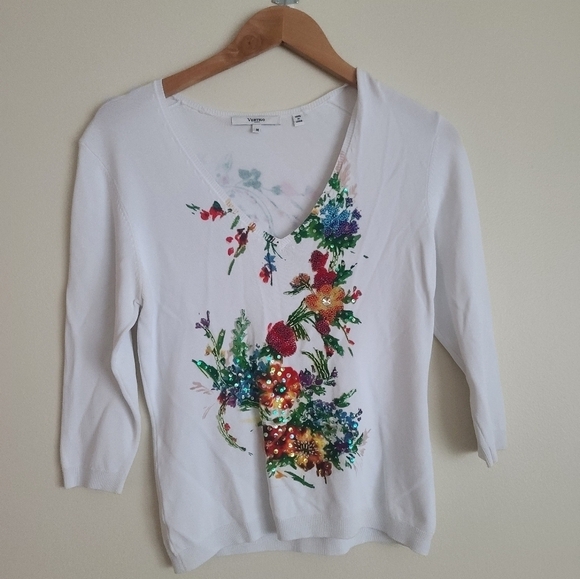 Vertigo Paris Tops - Vertigo Paris floral v neck top sz m